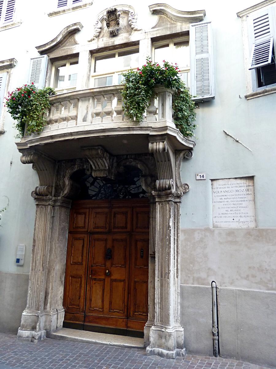 Rovereto - Palazzo Todeschi-Micheli (18. Jh.) mit Gedenktafel an Mozarts erstes Italienkonzert