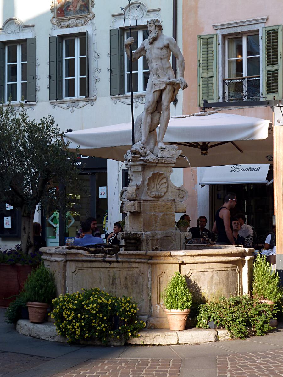 Rovereto - La fontana del Nettuno (1736)