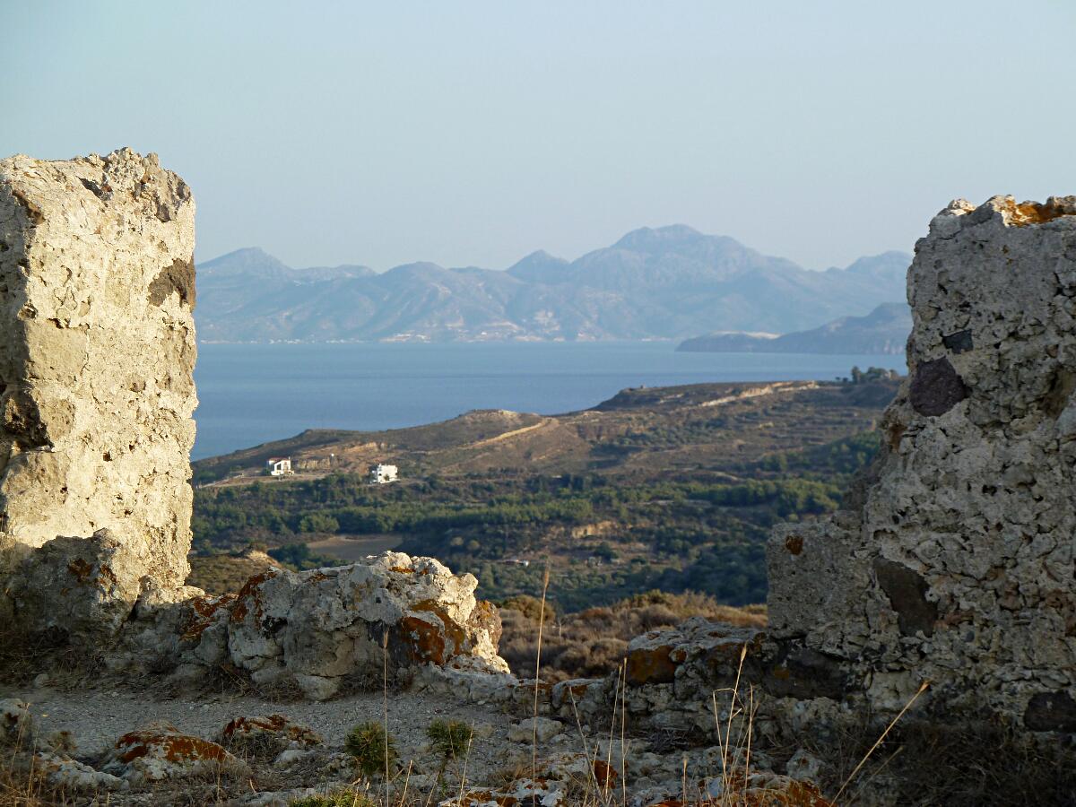 Andim�chia - Kastell (Blick auf N�ssyros)