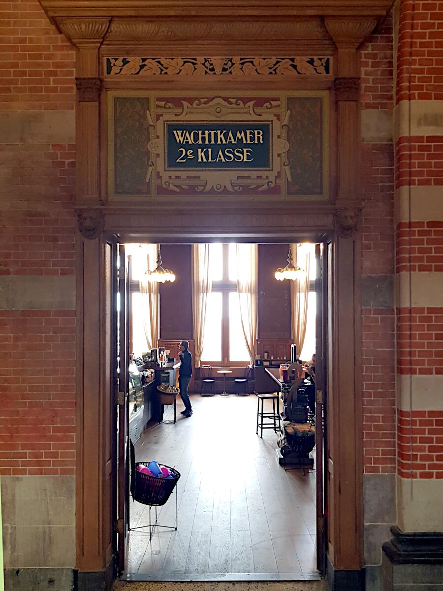 Centraal Station (1889) - Wartesaal 2. Klasse