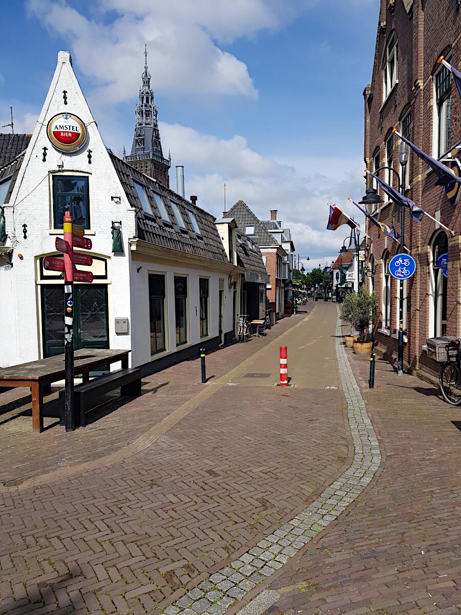 Herenstraat - im Hintergrund Nederlands Hervormde Kerk