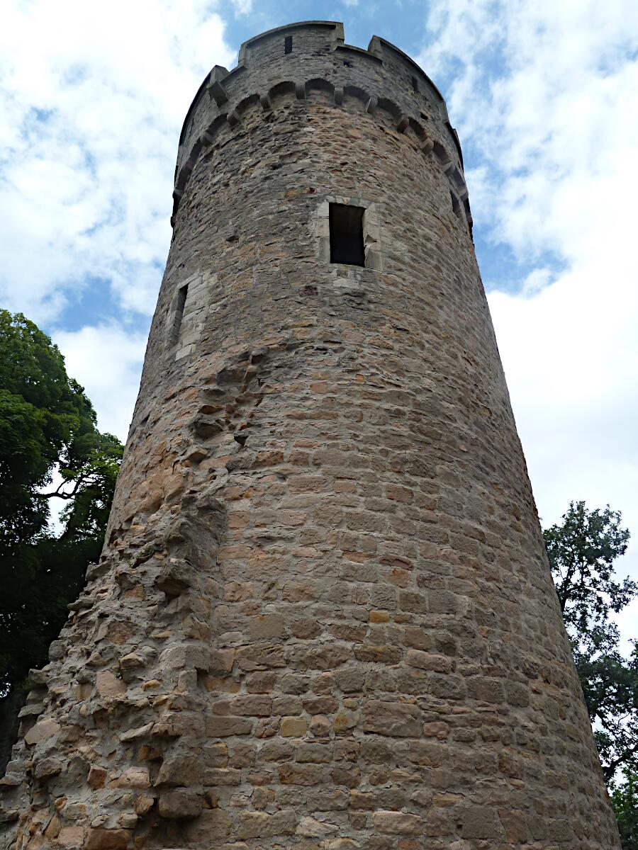 Starkenburg (ab 1065) - Hambacher Turm (14. Jh.)