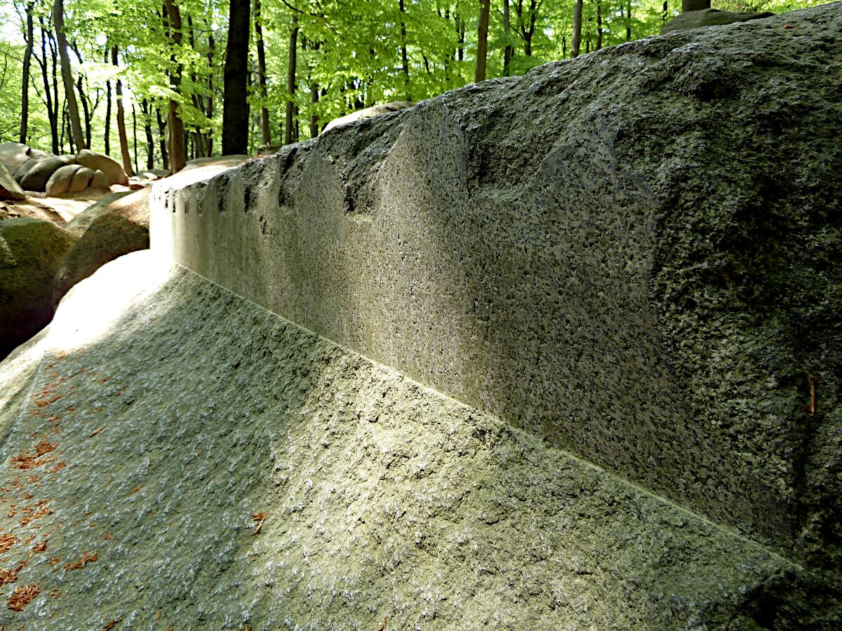 Rmischer Altarstein mit Keiltaschen (ca. 2.-4- Jh.)