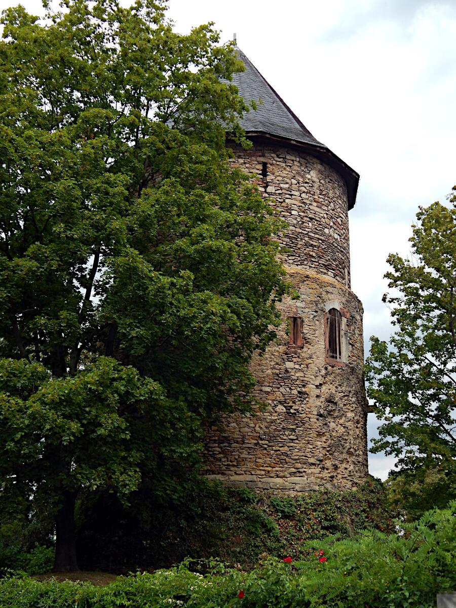 Alexanderturm (15. Jh.; rm. Fundament 4. Jh.)