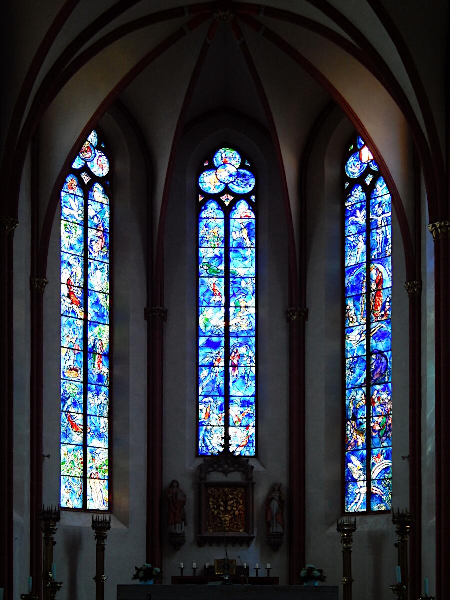 St. Stephan (1267-1340) - Chor mit Chagall-Fenstern (ab 1978)