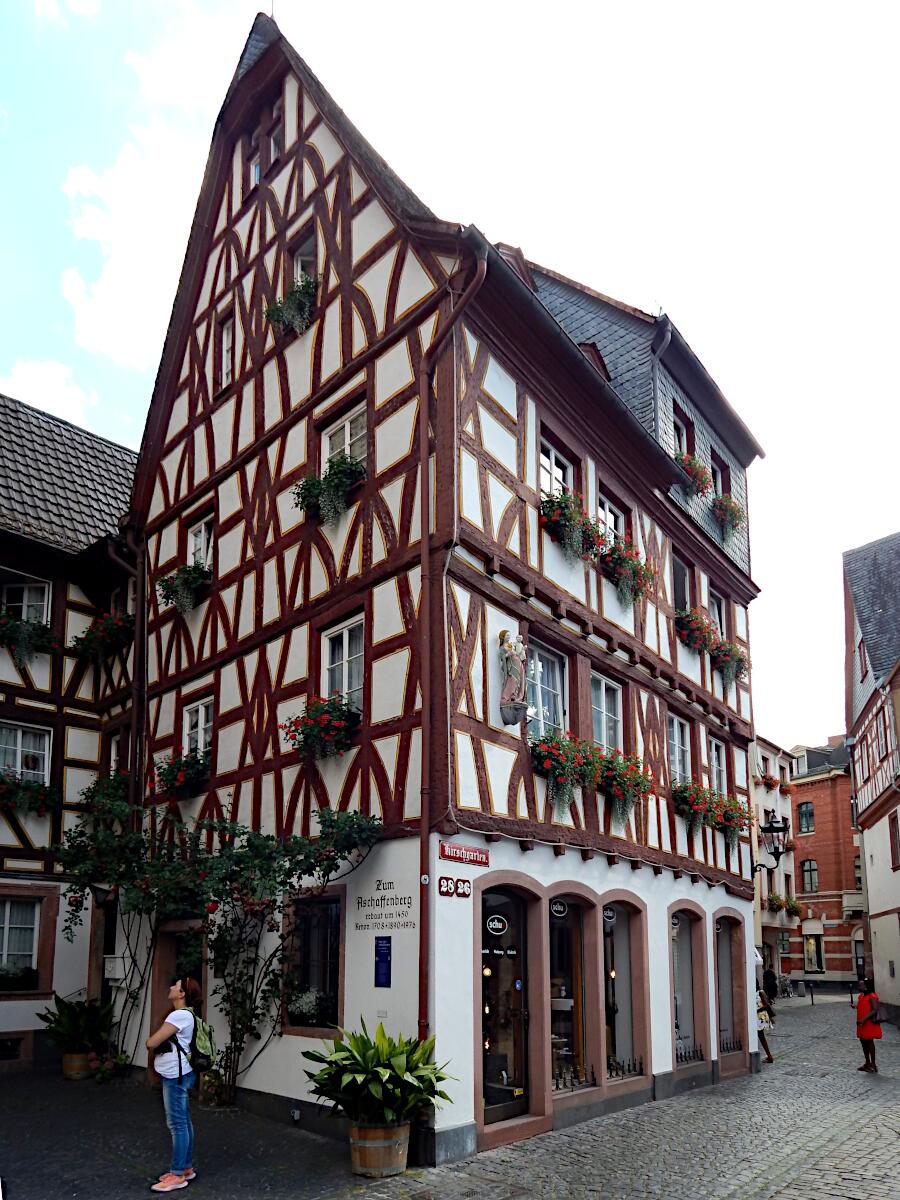 Kirschgarten - Haus zum Aschaffenberg (um 1500)