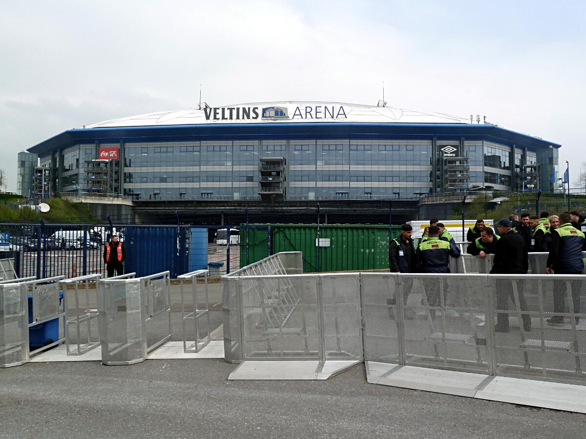 Veltins-Arena - S�dwestansicht
