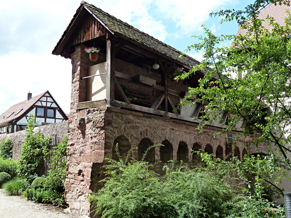 Neustadtmauer mit Wehrgang