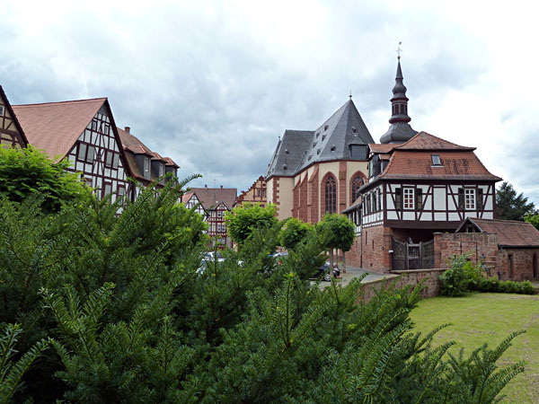 Schlossplatz - mit Marienkirche