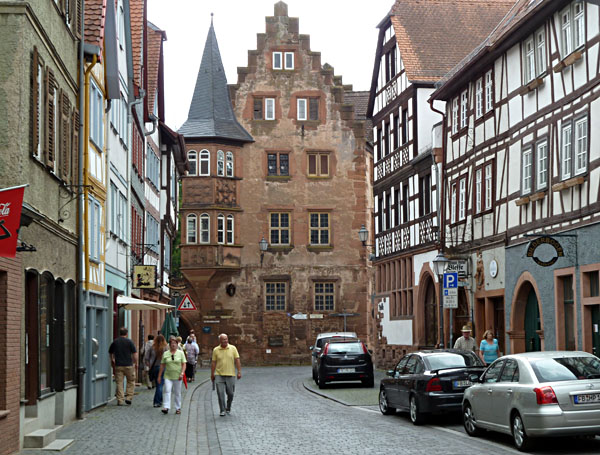 Altstadt mit Steinernem Haus (Ende 15. Jh.)