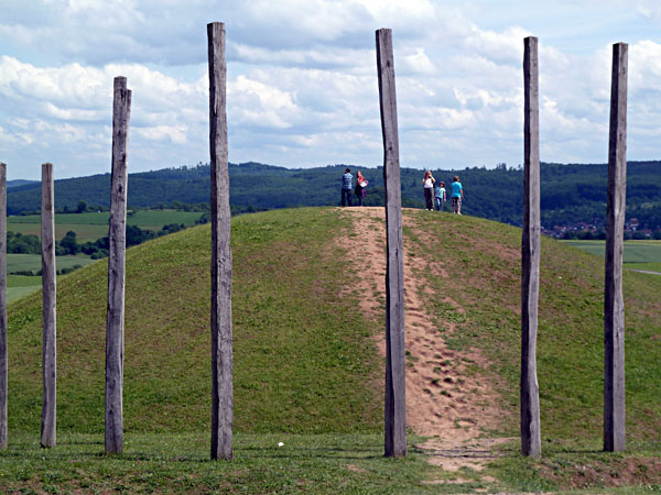 Arch�ologischer Park Keltenwelt - Rekonstruktion Grabh�gel und Kalendarium