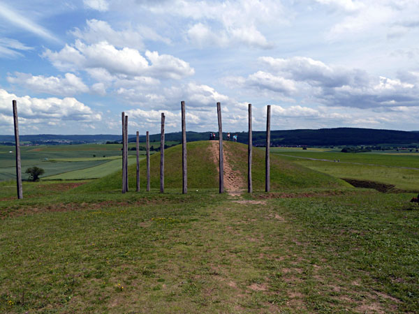 Arch�ologischer Park Keltenwelt - Rekonstruktion Grabh�gel und Kalendarium