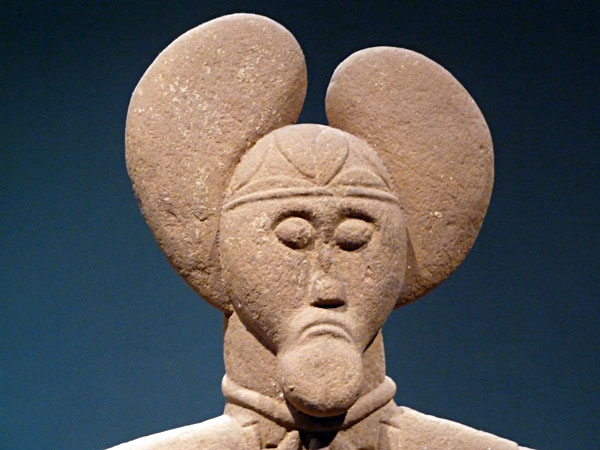 Museum Keltenwelt - lebensgro�e Sandsteinstatue des 'Keltenf�rsten' (ca. 500 v. Chr.)