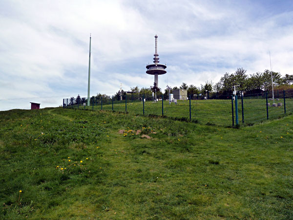 Gipfelplateau (764 m) - mit Fernmeldeturm