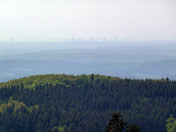 Blickrichtung S�dwesten - Frankfurter Skyline