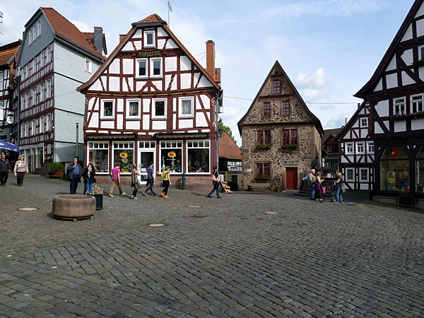 Marktplatz 5 und 1 - Altes Brauhaus (1667) und Stadtmhle (1627-28)